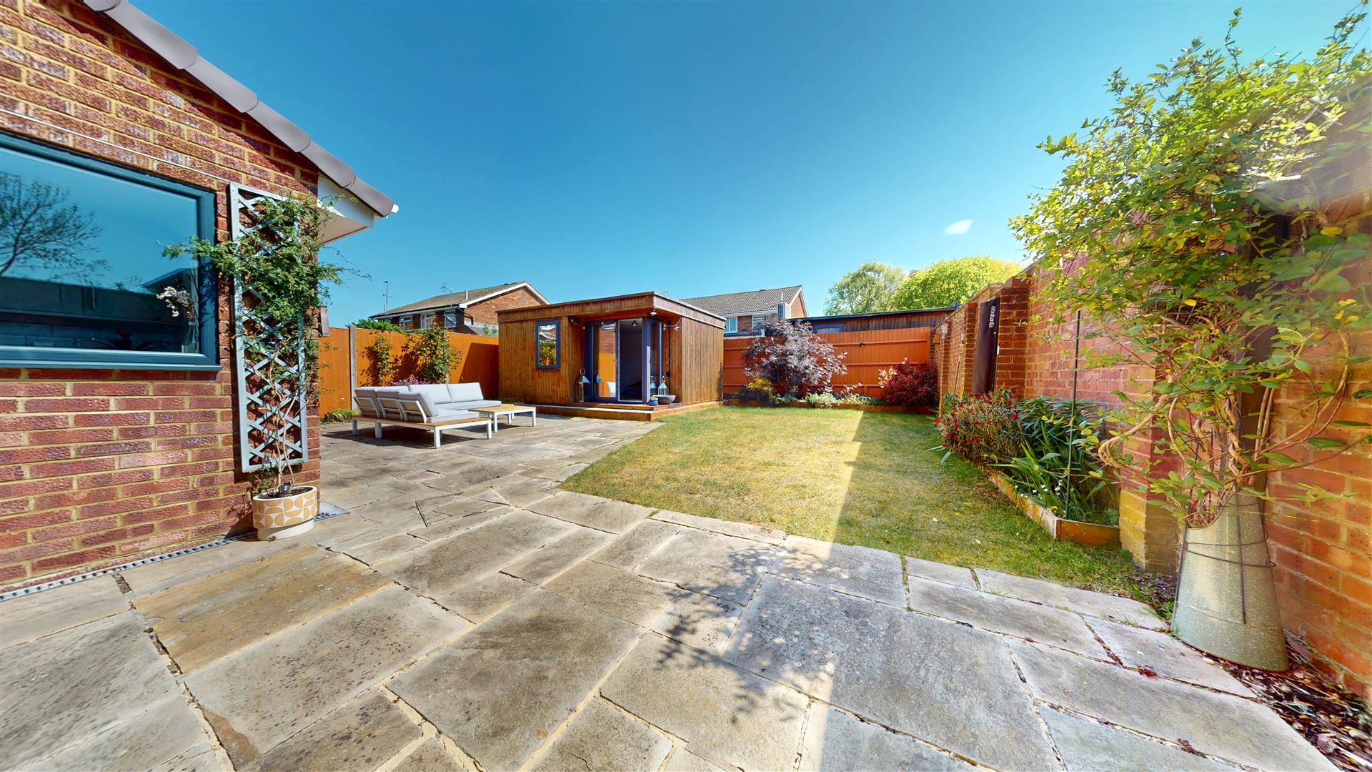 5 bed property in Gleneagles Close, Milton Keynes